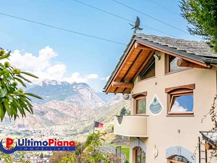 Casa con 6 locali in vendita in Via Ivery, Pont Saint Martin