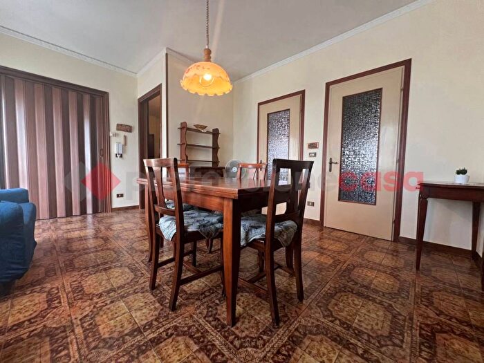 Appartamento trilocale in affitto in via umberto I, Centro, Bovolone