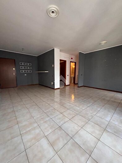 Appartamento trilocale in affitto in Via Ada Negri, Roma