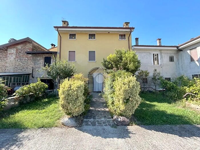Casa quadrilocale in vendita in Via Berardo Conte Maggi, Calvisano