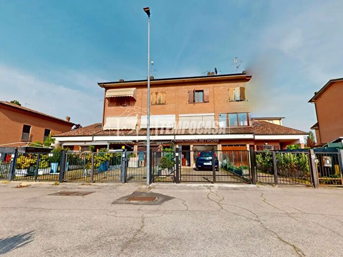 Casa con 5 locali in vendita in Via Amedeo Gordini d, Valsamoggia