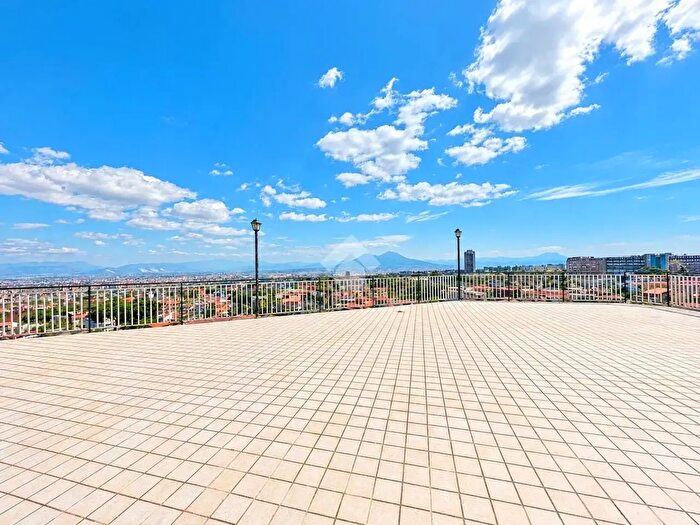 Appartamento con 6 locali in vendita in Traversa di Via Santa Croce Vecchia, Napoli