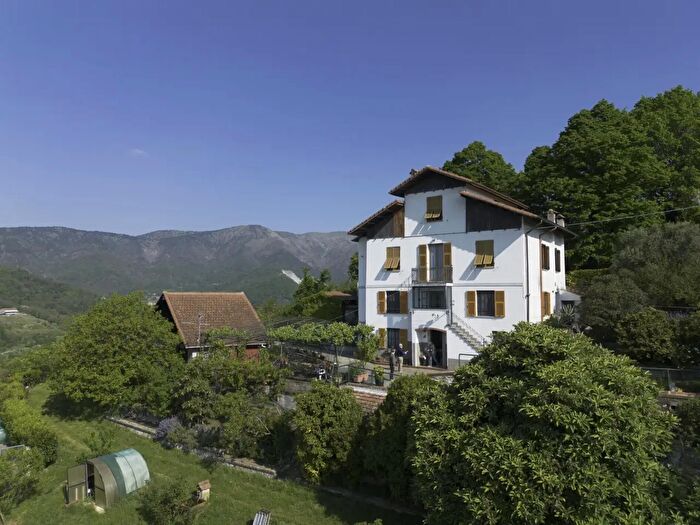 Casa con 18 locali in vendita in Via B Cambiaggio, Campomorone