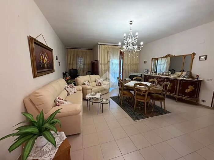 Appartamento trilocale in vendita in Ginosa