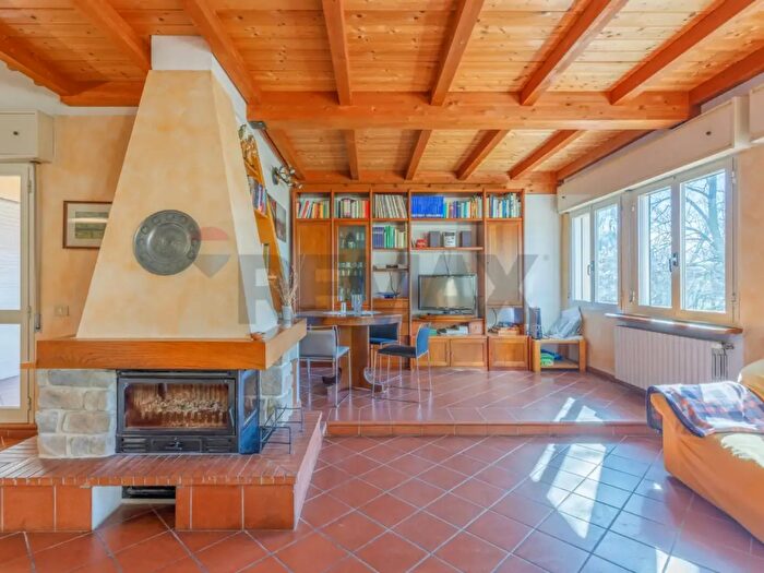 Appartamento con 5 locali in vendita in Via Ghiarda, Reggio Emilia