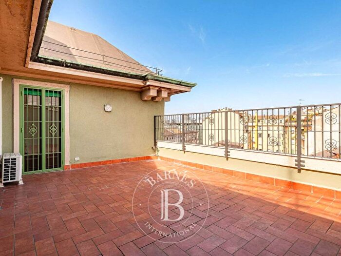 Appartamento con 5 locali in affitto in Viale Regina Margherita, Montenero, Milano