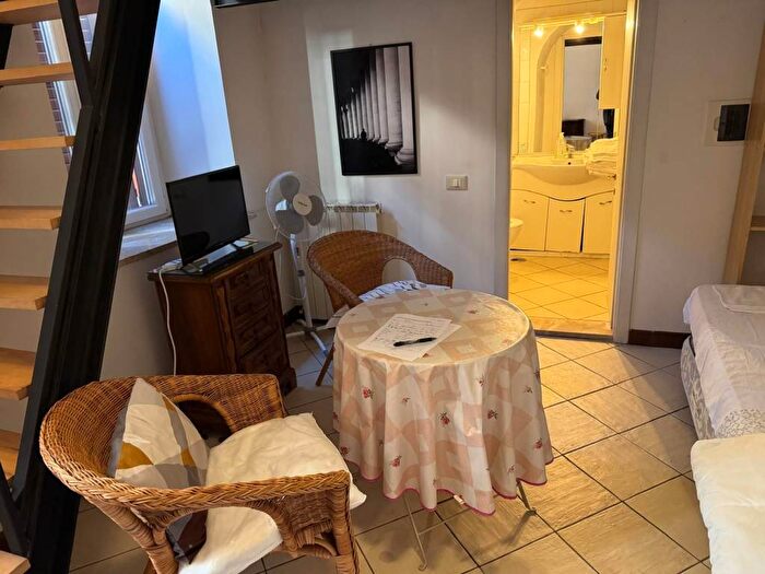 Appartamento monolocale in affitto in Via Rasella, Barberini, Roma