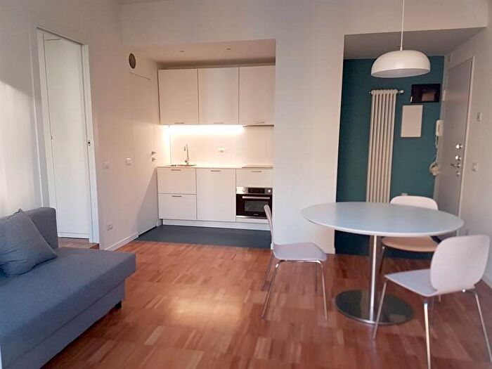 Appartamento bilocale in affitto in Via Pietro Crespi, Pasteur, Milano