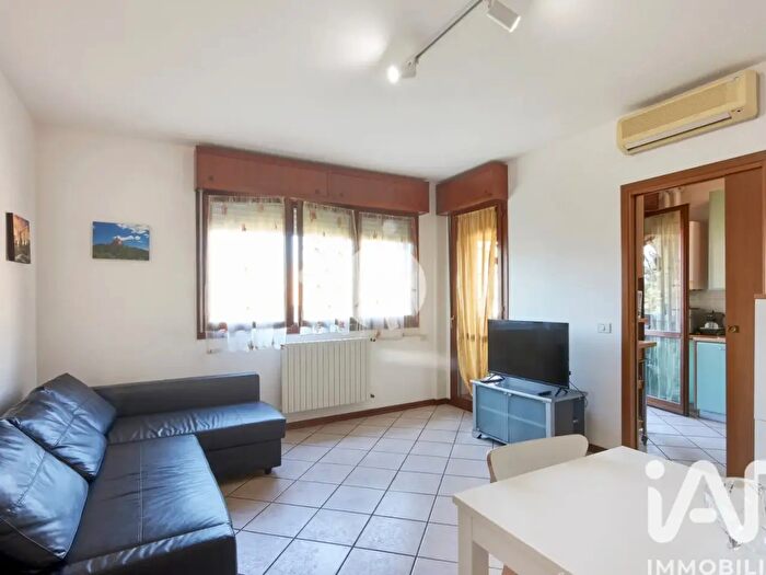 Appartamento trilocale in affitto in Via Genova, Bologna