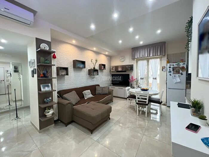 Appartamento trilocale in vendita in Via Venezia Giulia, Napoli