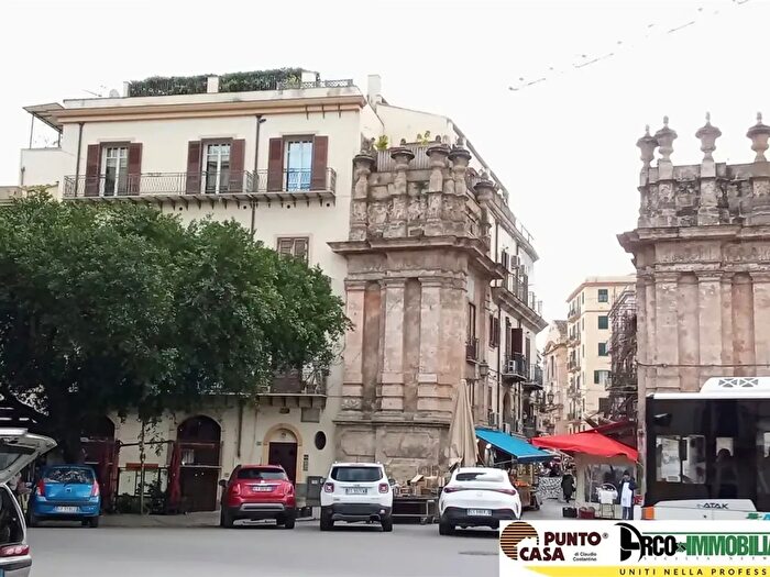 Appartamento trilocale in vendita in Via Volturno, Palermo