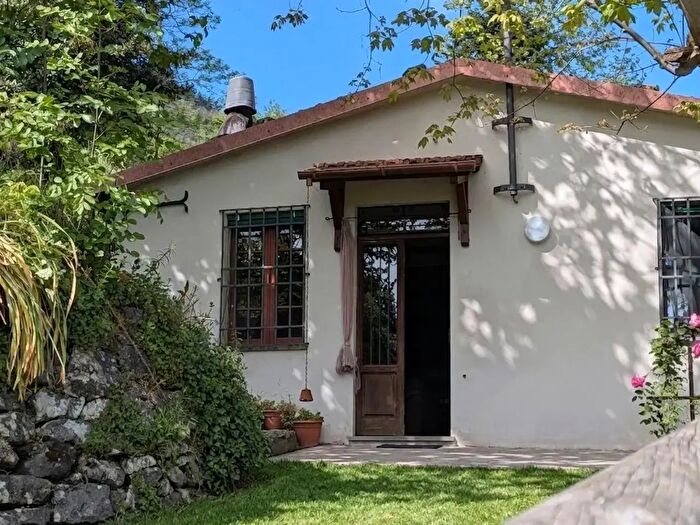 Casa trilocale in vendita in Barga