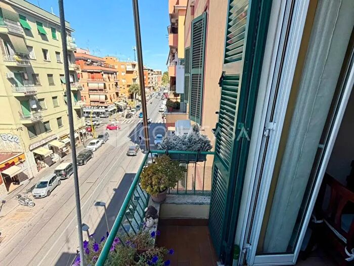 Appartamento trilocale in vendita in Via dei Castani, Roma