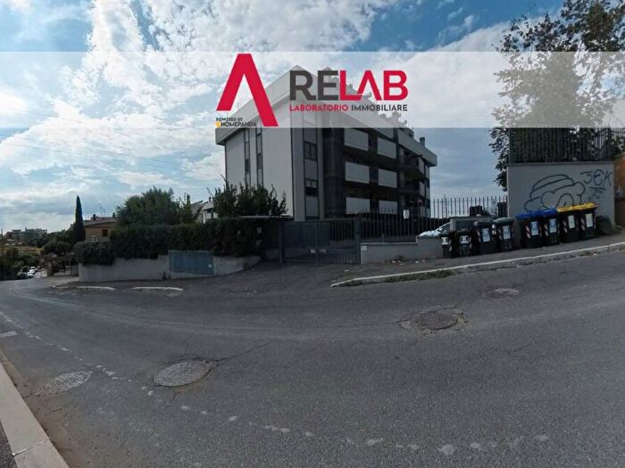 Appartamento trilocale in affitto in Via Carmine Calò, Casalotti, Roma