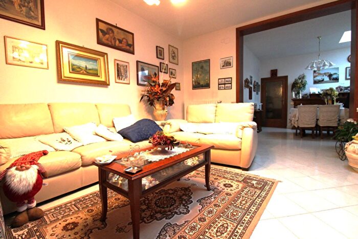 Casa con 7 locali in vendita in Casciana Terme Lari