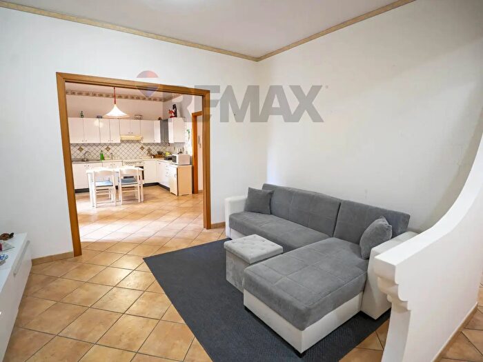 Appartamento quadrilocale in vendita in Via Santa Maria La Stella B, Aci Sant'Antonio