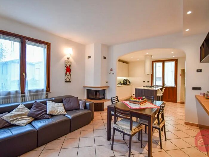 Casa con 5 locali in vendita in Cesena