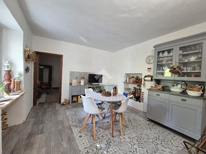 Casa con 6 locali in vendita in Via Torino, Trisobbio