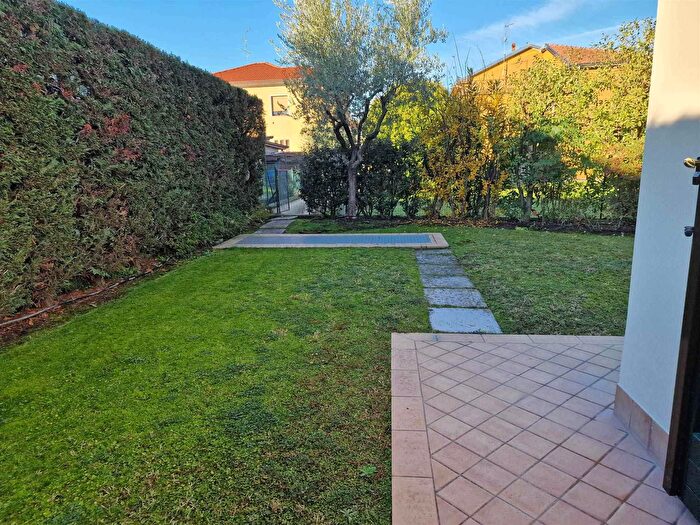 Casa con 6 locali in affitto in Via Unità dItalia, Desenzano Del Garda