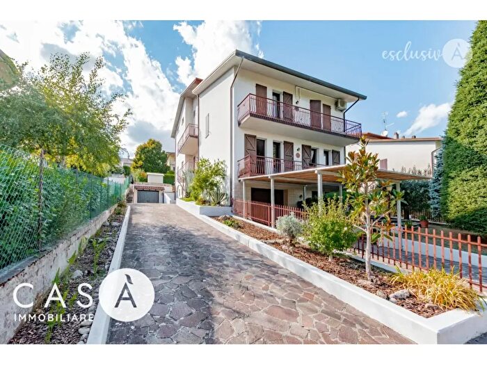 Casa quadrilocale in vendita in Via Don Enrico Cicognani, Castrocaro Terme e Terra del Sole
