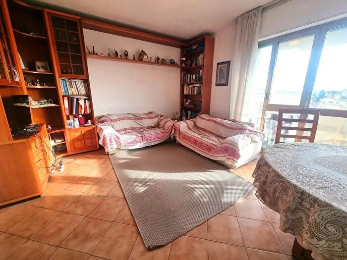 Appartamento con 5 locali in vendita in Viareggio