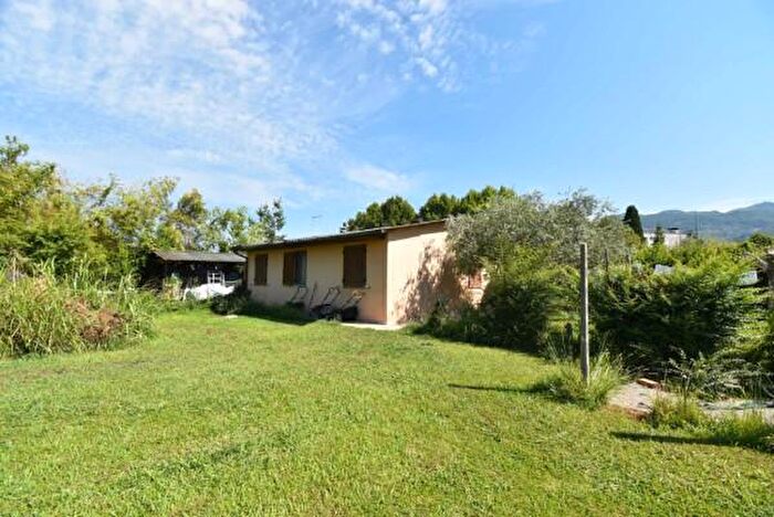 Casa quadrilocale in vendita in Viale Apua, Pietrasanta