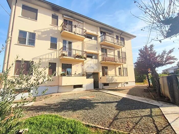 Appartamento con 5 locali in vendita in Via Rione Nuovo, Castellar Guidobono