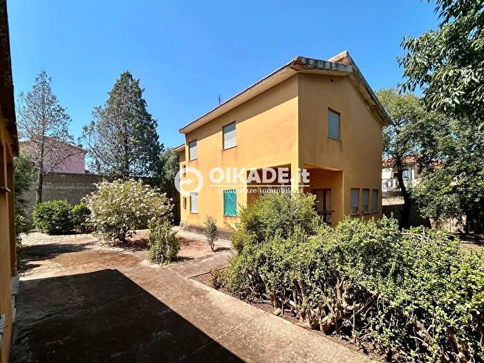 Casa con 13 locali in vendita in Via R Margherita, Pula