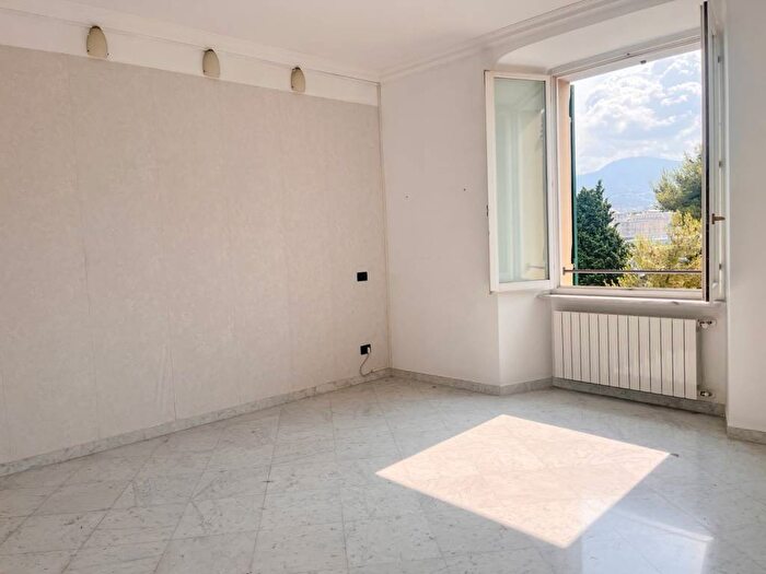 Appartamento trilocale in affitto in Via Colombo, San Vincenzo, Genova