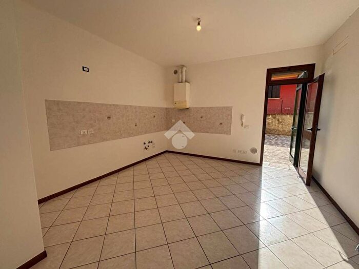 Appartamento trilocale in affitto in Via Giuseppe Mazzini, Castelbelforte