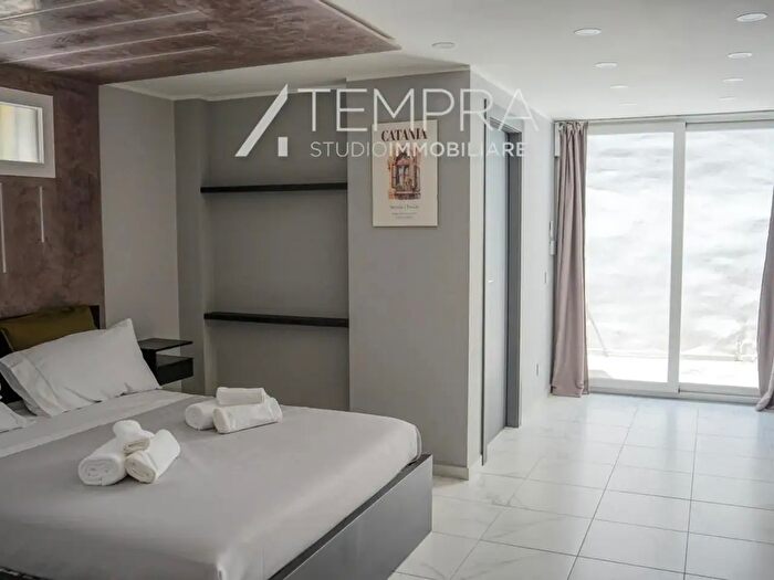 Appartamento con 5 locali in vendita in Vico Buonafe, Catania