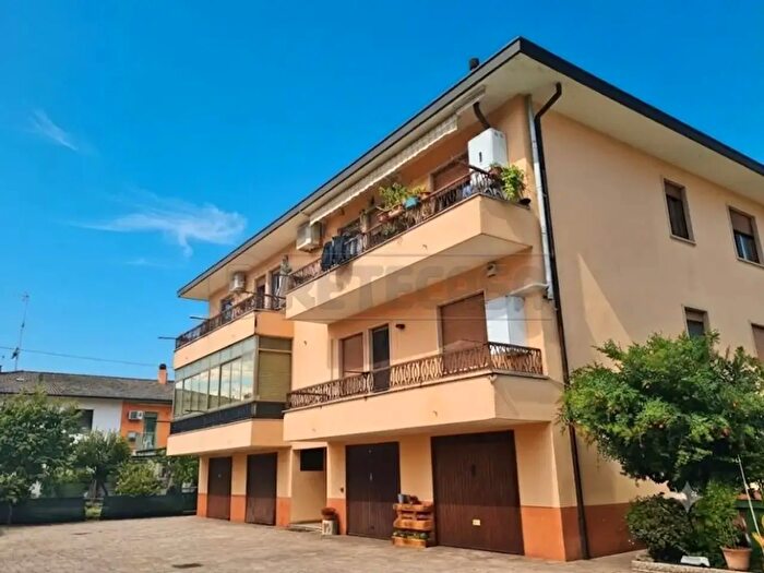 Appartamento con 5 locali in vendita in Via Enrico Toti, Vicenza