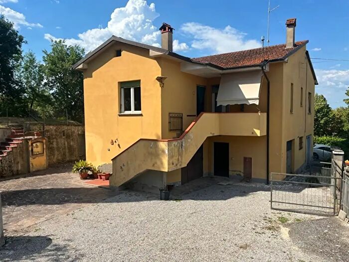 Casa con 7 locali in vendita in Monte San Savino