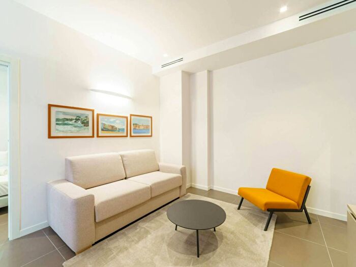 Appartamento monolocale in affitto in Via San Senatore, Missori, Milano