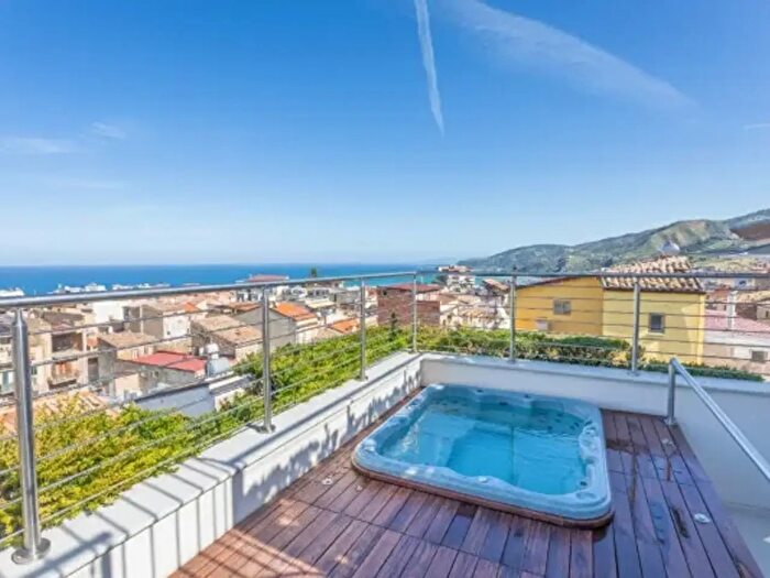 Casa con 6 locali in vendita in Via Gianni Ameglio, Santo Stefano Di Camastra