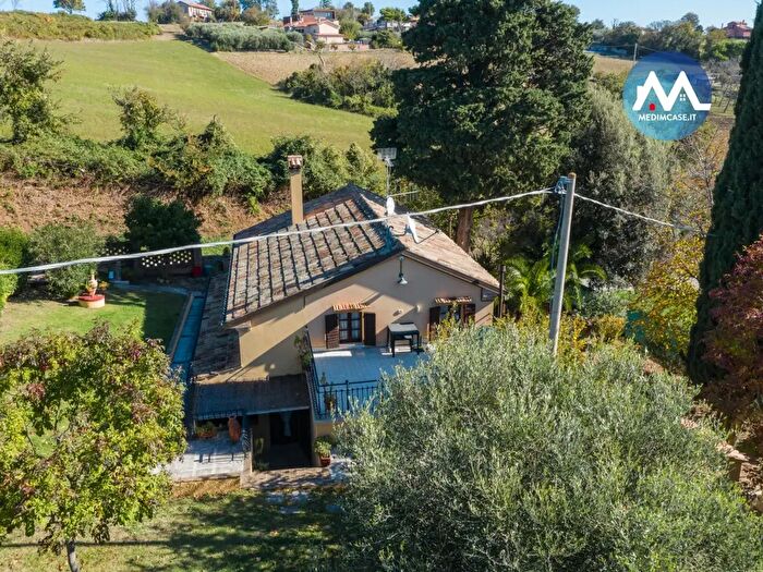 Casa con 7 locali in vendita in Strada Montebacchino, Pesaro