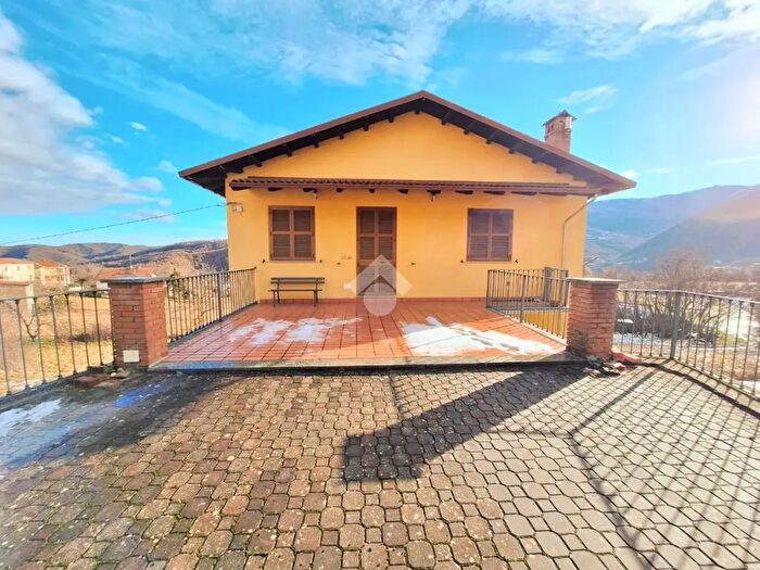 Casa con 6 locali in vendita in Sp, Fabbrica Curone