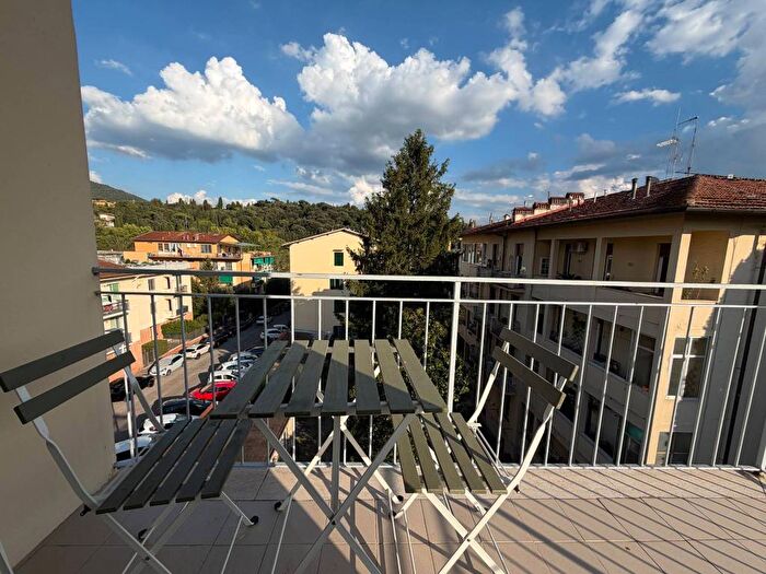Appartamento trilocale in affitto in Via Federico Confalonieri, Le Cure, Firenze