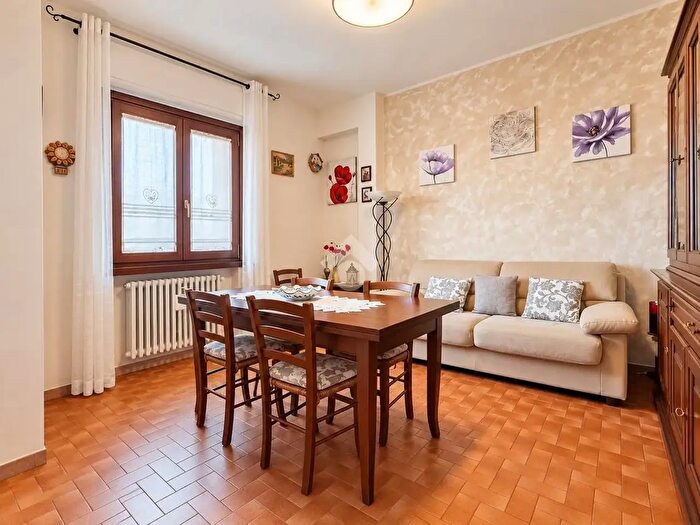 Casa quadrilocale in vendita in Via Risorgimento, Montale