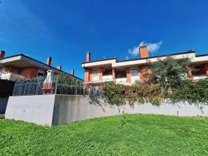 Casa con 6 locali in vendita in Roma