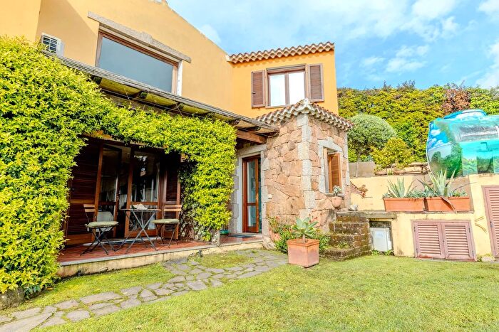 Casa con 6 locali in vendita in Budoni