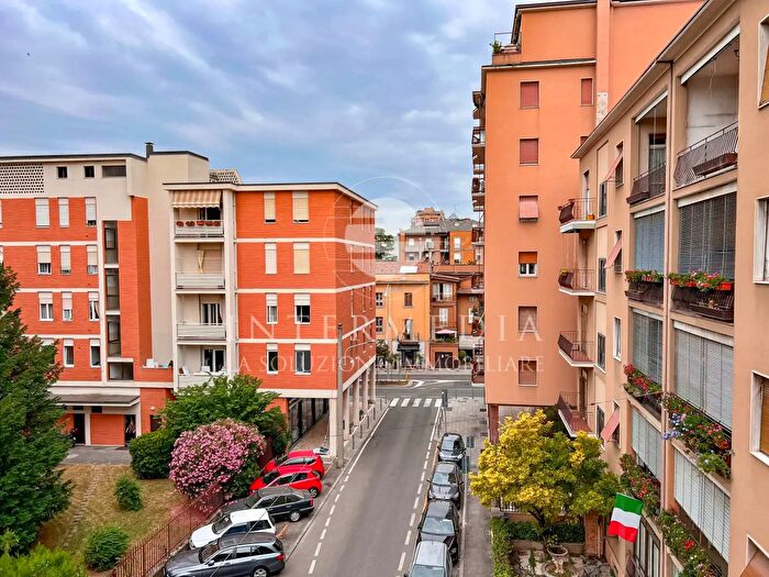 Appartamento trilocale in affitto in Via Romolo Romani, Brescia