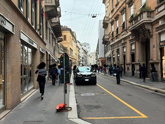 Casa trilocale in affitto in Via Borgospesso, Quadrilatero della Moda, Milano
