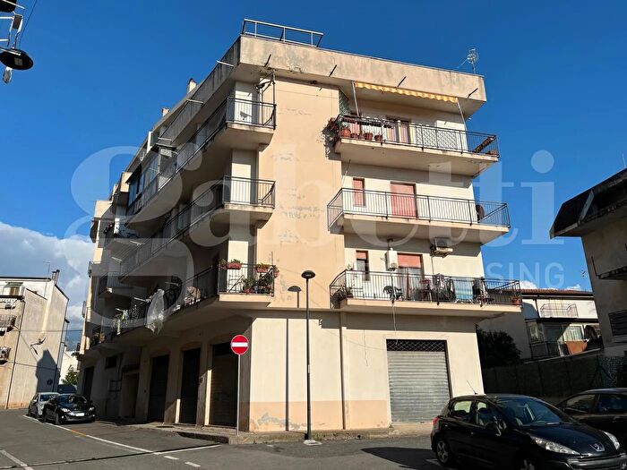 Appartamento quadrilocale in vendita in Via Alberto Burri, Santa Maria Del Cedro