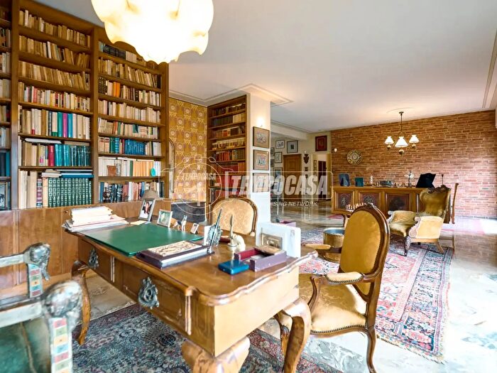 Appartamento quadrilocale in vendita in Viale Po, Cremona