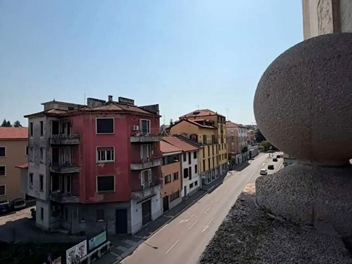 Appartamento con 5 locali in affitto in Via Magenta, Varese