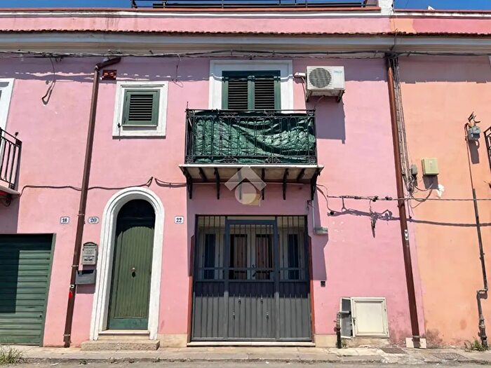 Appartamento trilocale in vendita in Via Umberto Maddalena, Palermo