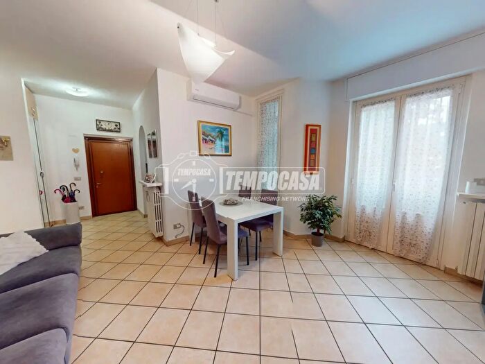 Appartamento trilocale in vendita in Via Val di Bondo, Milano