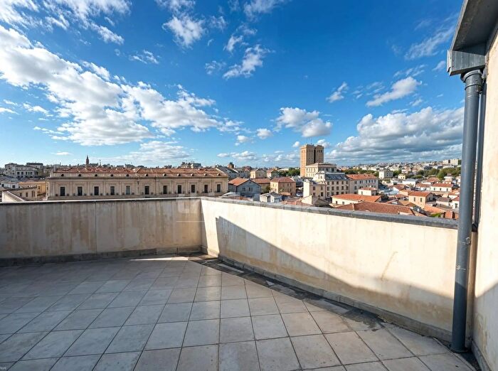 Appartamento con 7 locali in vendita in Via Teocrito, Catania