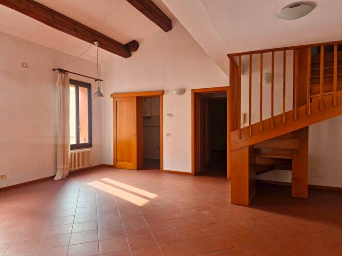 Appartamento con 5 locali in affitto in Via Montebello, Centro Storico, Ferrara